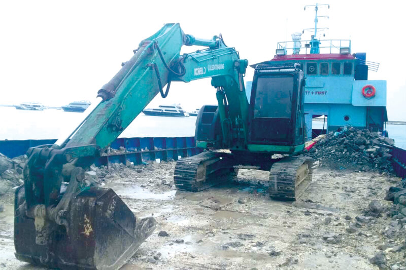 L-158 KOBELCO SK135