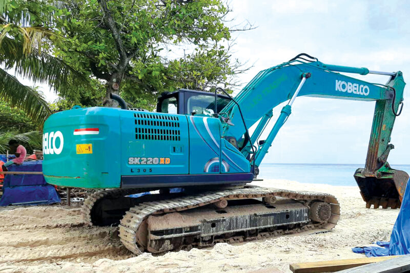 L-305 KOBELCO SK220XD-10